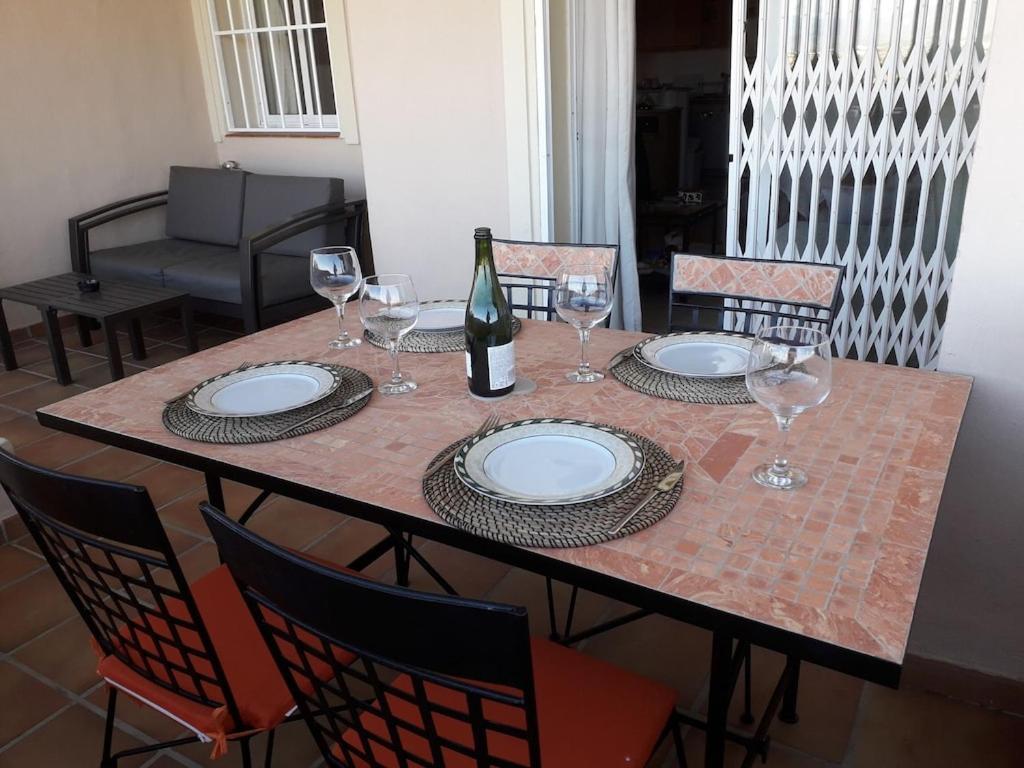 Duquesa Fairways, A Spacious Apartment With Fabulous Views And Facilities Manilva Zewnętrze zdjęcie