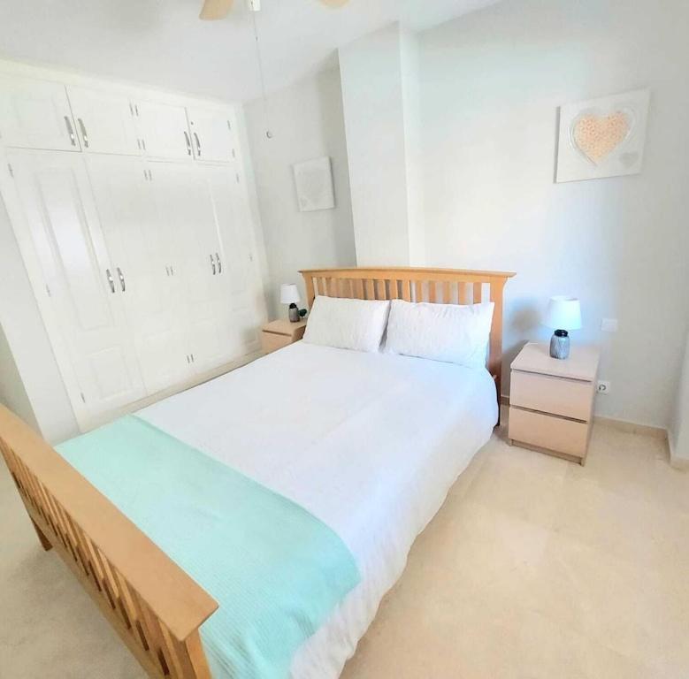 Duquesa Fairways, A Spacious Apartment With Fabulous Views And Facilities Manilva Zewnętrze zdjęcie